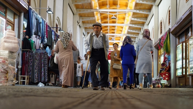 Geçmişin bütün renklerini barındıran 500 yıllık tarihi Kapalı Çarşı